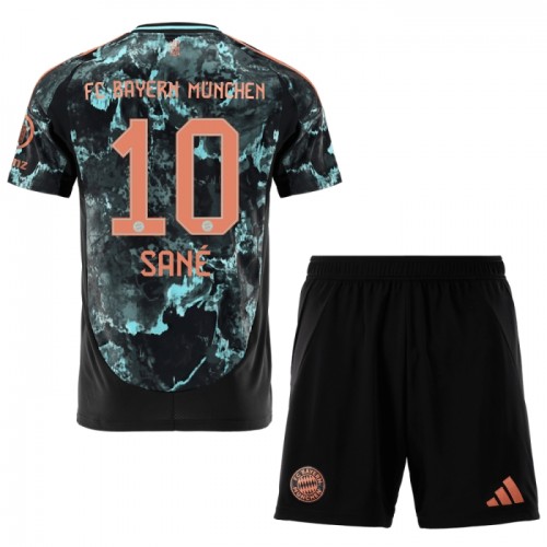 Dětský Fotbalový Dres FC Bayern Mnichov Sane 10 Venkovní Dresy 2024-25 Dětský Fotbalový Dres FC Bayern Mnichov Sane 10 Venkovní Dresy 2024-25
